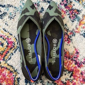 Rothy’s camo pointed toe shoes Size 7